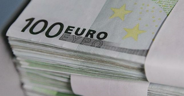 El número de billetes de 100 euros en circulación bajo mínimos en octubre