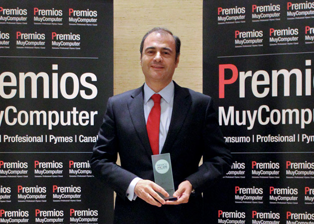 Recoge el premio Carlos Delso, Director de Ventas de Huawei