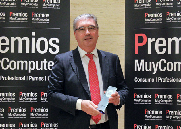 Recoge el premio Adrián Navalón, Director de Marketing y Relaciones Institucionales
