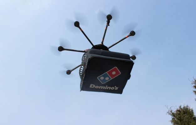 Los drones ya entregan algunas de las pizzas de Domino's