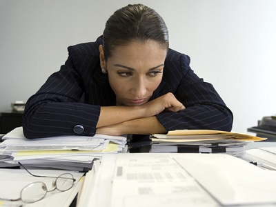 La crisis lleva a seis de cada diez españoles a pasar más horas en su puesto de trabajo