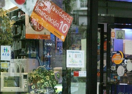 Las ventas minoristas caen un mes más