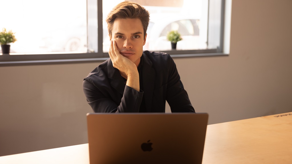 Renaiss AI: la plataforma de IA para aumentar la productividad empresarial