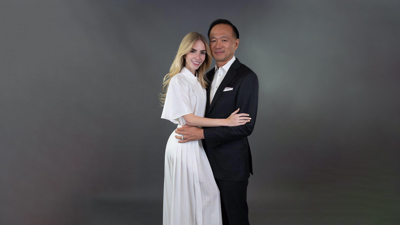 Un matrimonio para capitanear la plataforma de citas de lujo, Seeking