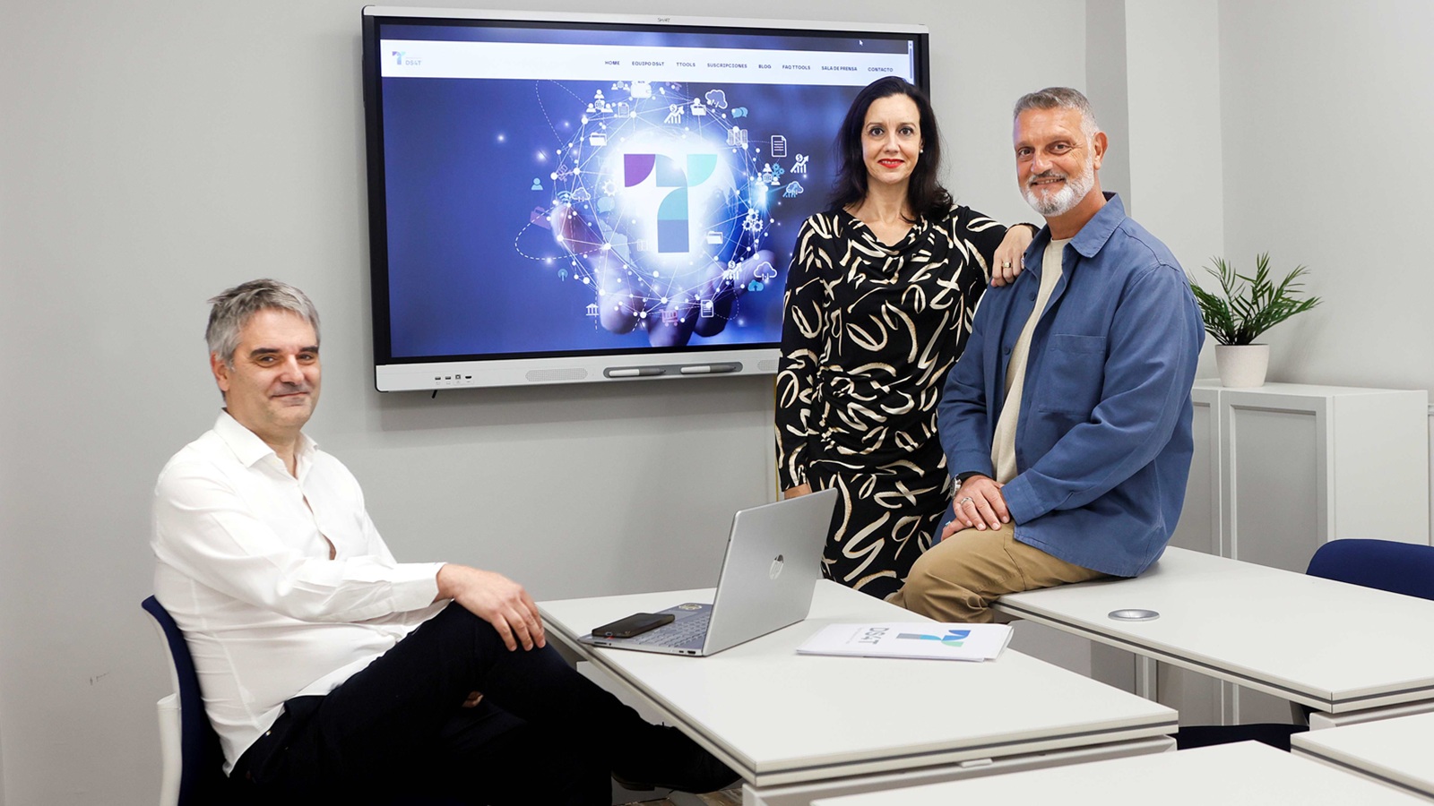 Ander Gorostiza junto a Marta Prado Larburu y Alberto Prado Larburu, socios de DS4T