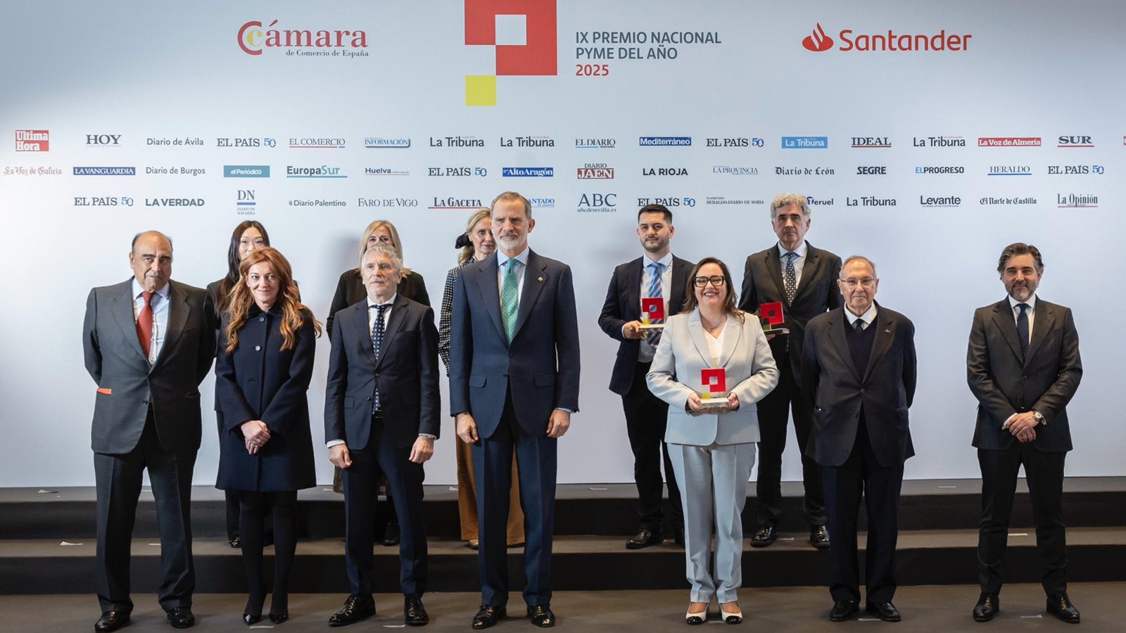 Foto familia ganadores Premio Nacional Pyme 2025