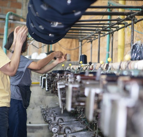 Taller de confección textil en Colombia - FMBBVA