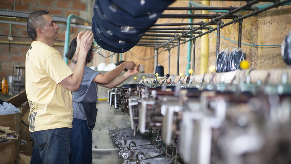 Taller de confección textil en Colombia - FMBBVA